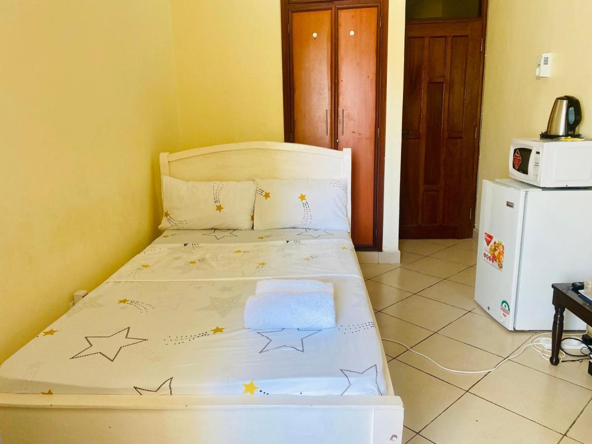 Ferienwohnung Dala Studio - Beach Road Mombasa Exterior foto